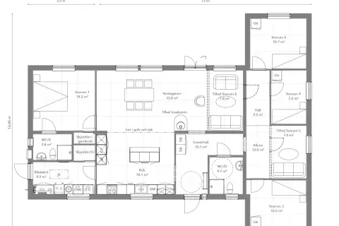 Planritning av ett vinkel hus med flera rum, kök, badrum och klädvård.