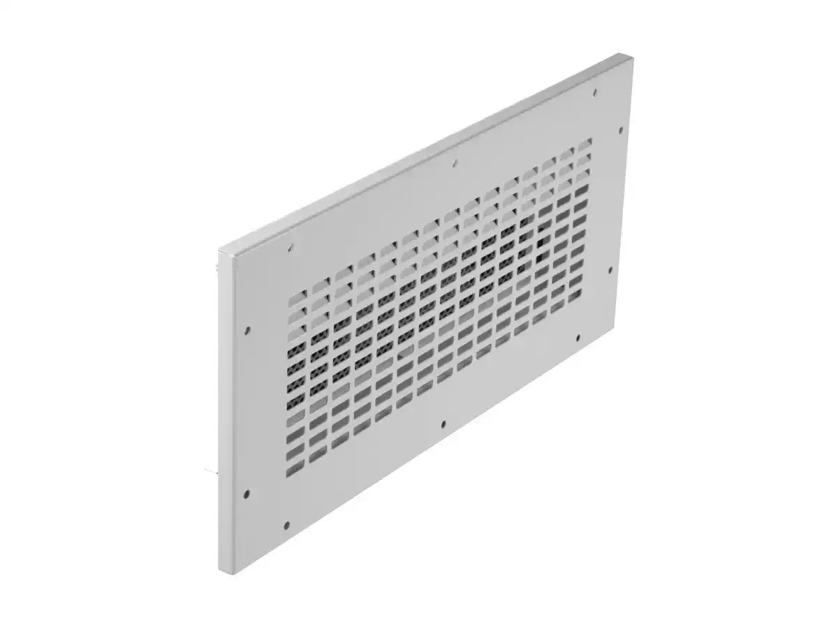 En vit, rektangulär ventilationsgaller med ett mönster av små slitsar. Detta är ett ventilationsdon tilluft, perfekt för att släppa in frisk luft i ett rum.