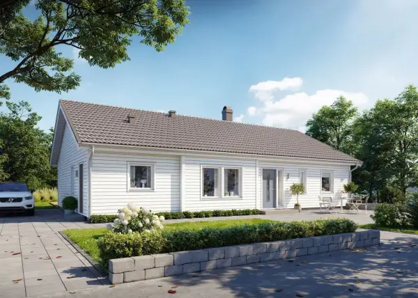 Ett modernt vitt enplanshus med grå takpannor, en bil parkerad på uppfarten och en uteplats. Drömmer du om ett liknande hus? Undrar du vad kostar en arkitekt?